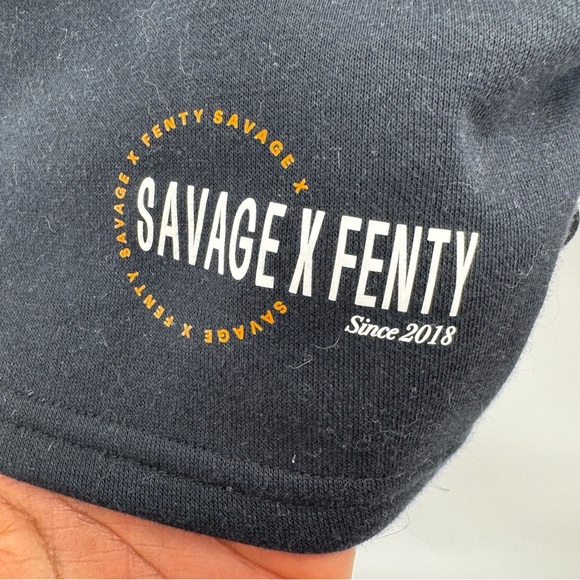 Savage X fente Black Cropped Hoodie Top size 2X - Picture 3 of 7